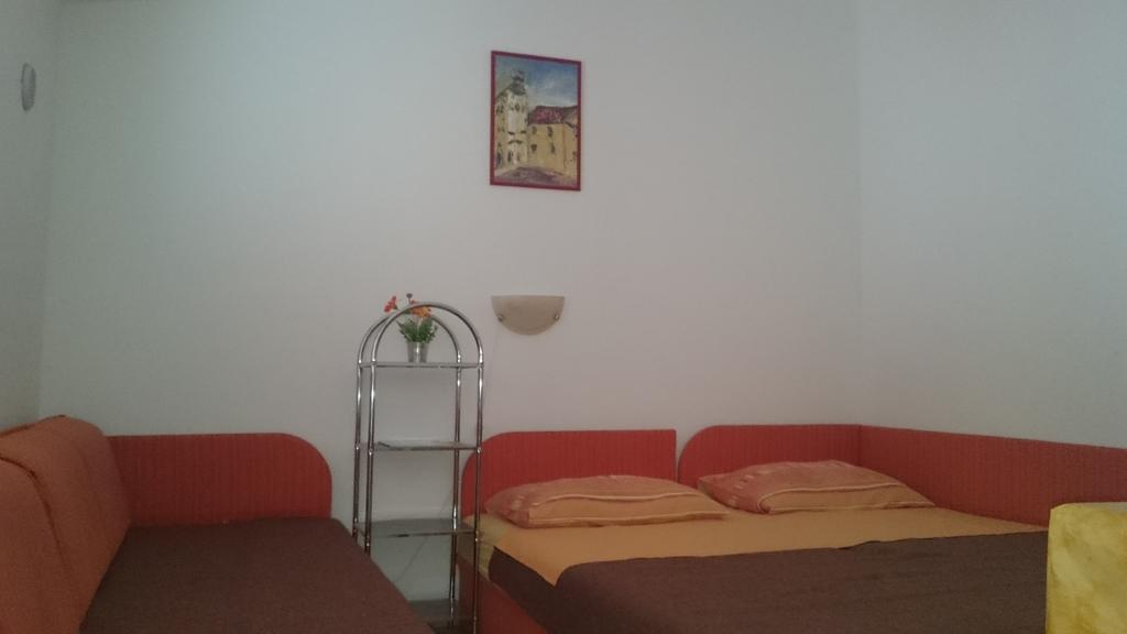 Apartments Mas-Rafaj วีร์ ภายนอก รูปภาพ