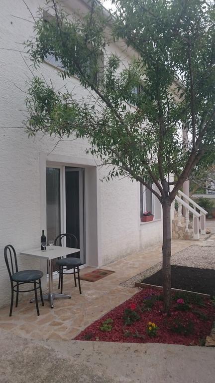 Apartments Mas-Rafaj วีร์ ภายนอก รูปภาพ