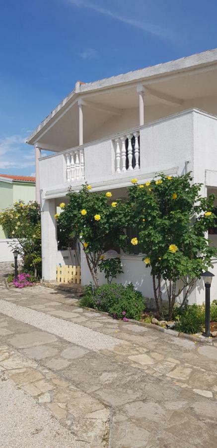 Apartments Mas-Rafaj วีร์ ภายนอก รูปภาพ